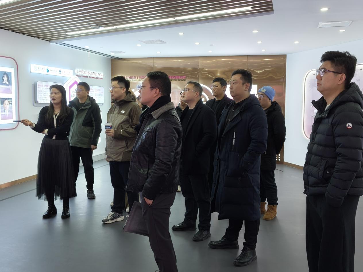 学院团队走进东麟影视开展访企交流